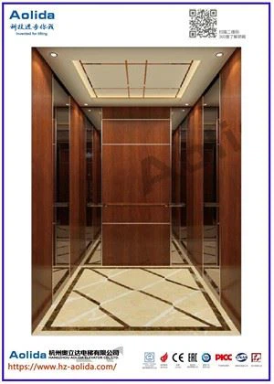 Houten spiegellift in hotel